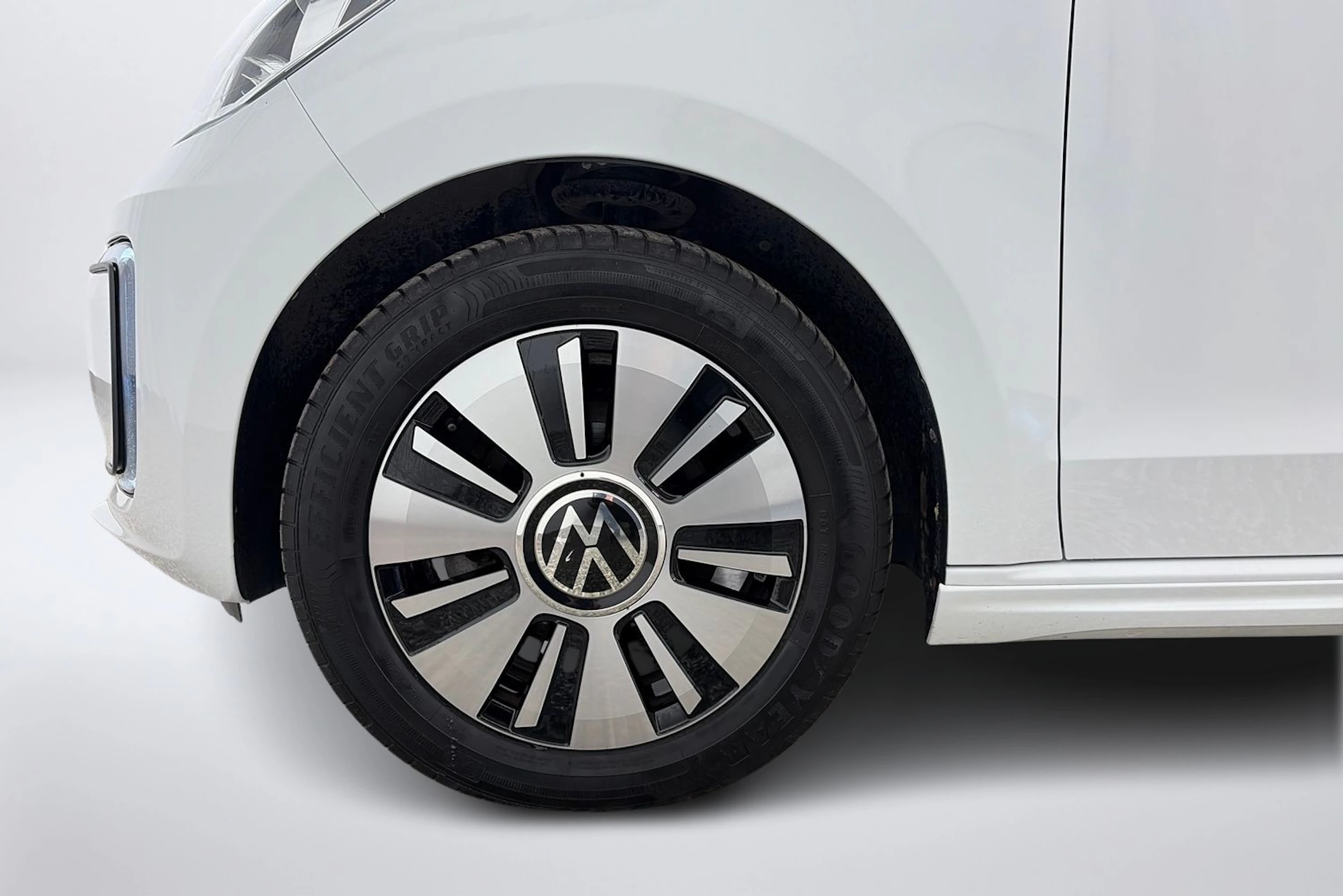 valkoinen Volkswagen up! 2021 kuva 12.