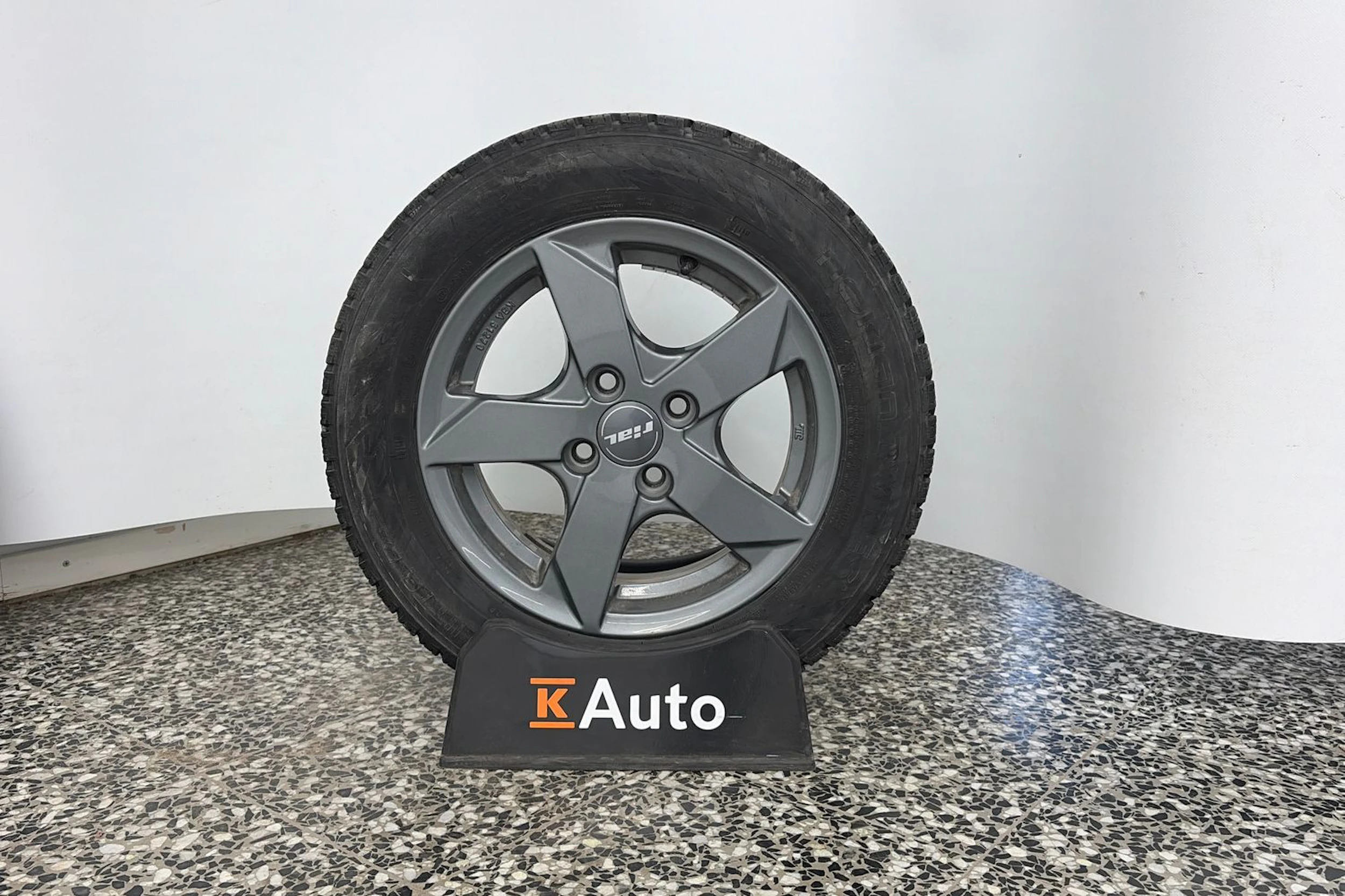 valkoinen Volkswagen up! 2021 kuva 13.