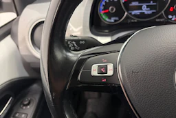 valkoinen Volkswagen up! 2021 kuva 19.