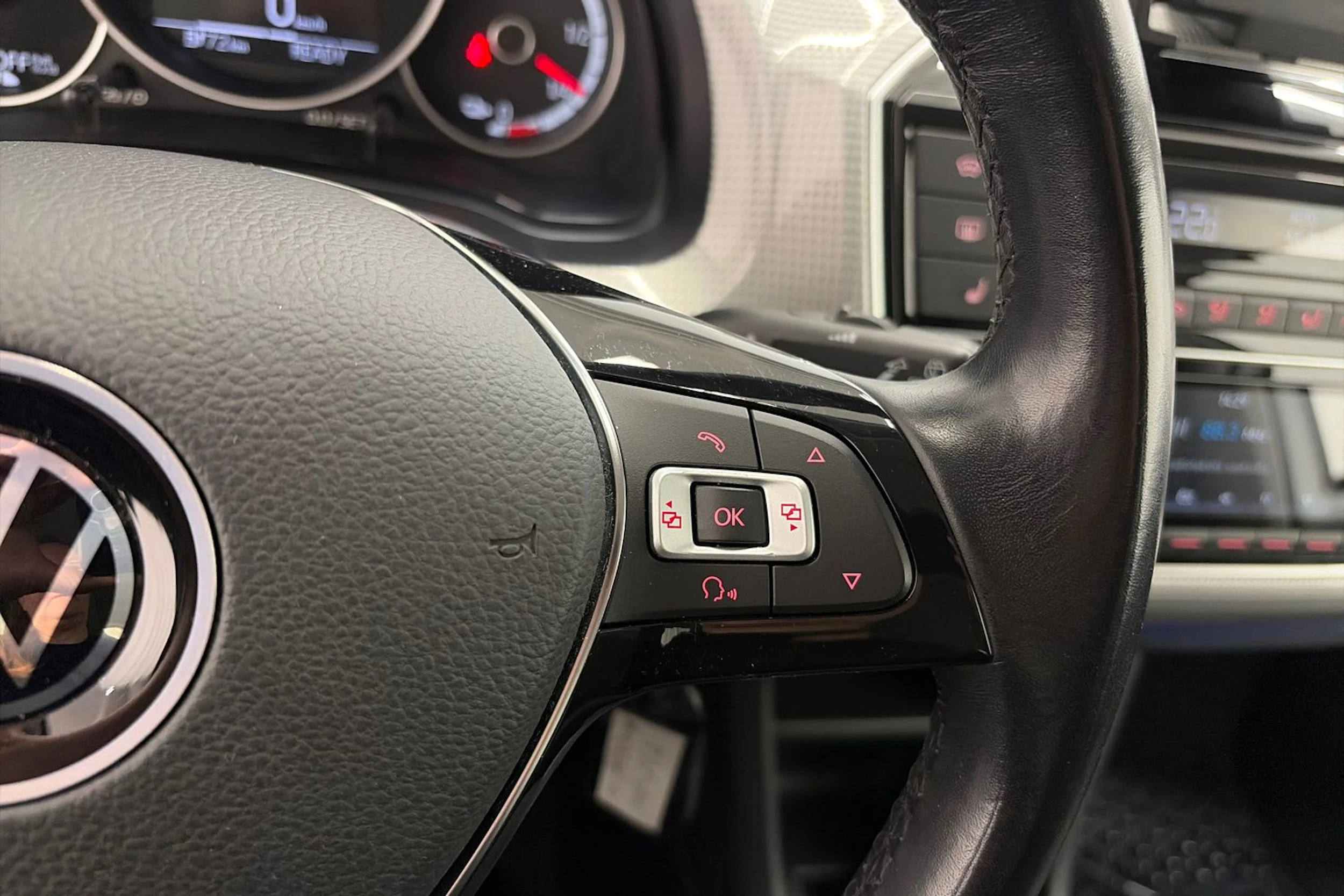 valkoinen Volkswagen up! 2021 kuva 20.