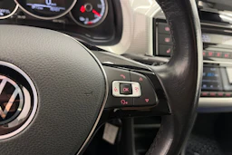 valkoinen Volkswagen up! 2021 kuva 20.