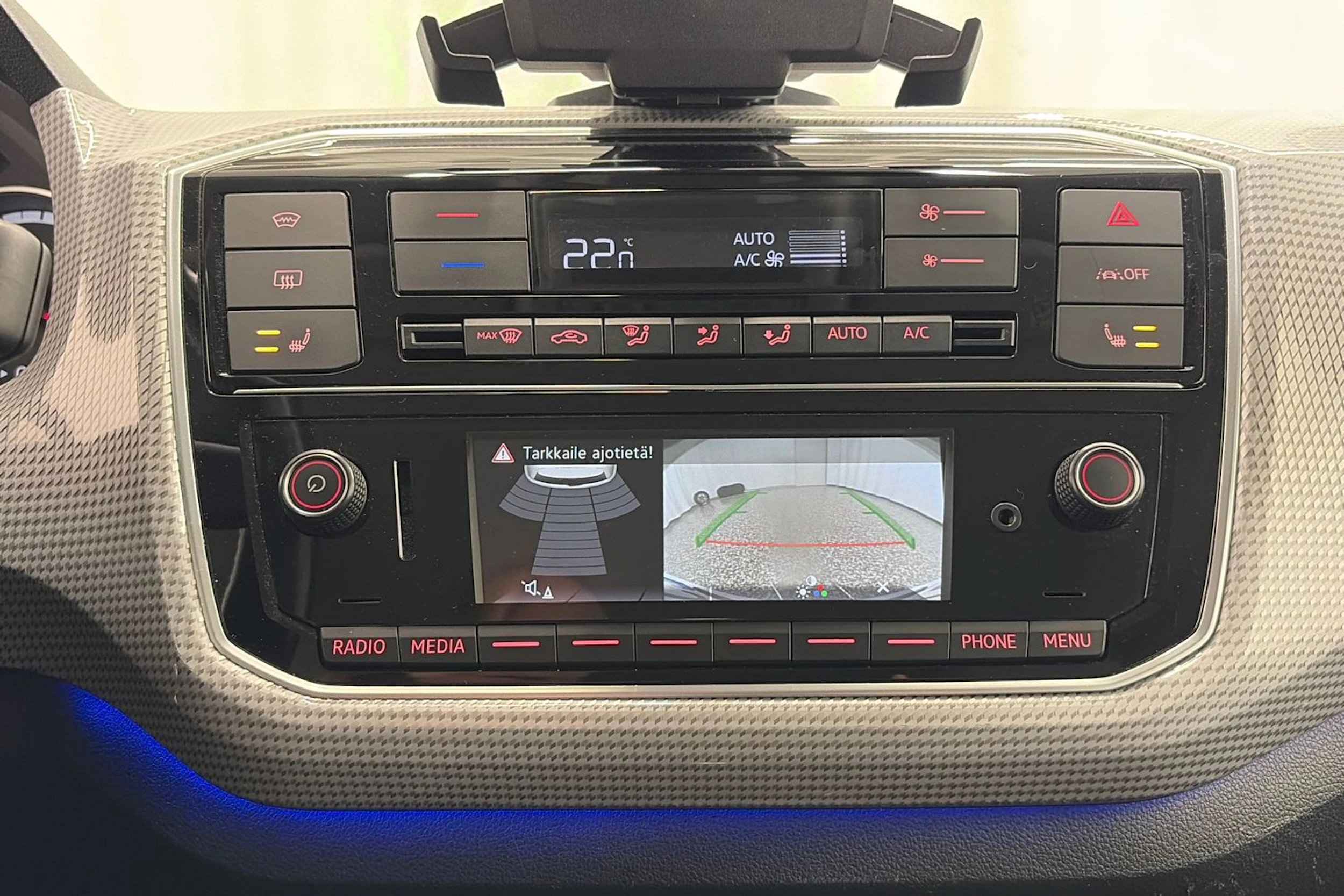 valkoinen Volkswagen up! 2021 kuva 23.
