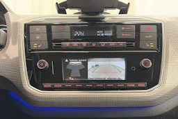 valkoinen Volkswagen up! 2021 kuva 23.