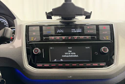 valkoinen Volkswagen up! 2021 kuva 24.