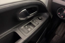 valkoinen Volkswagen up! 2021 kuva 26.