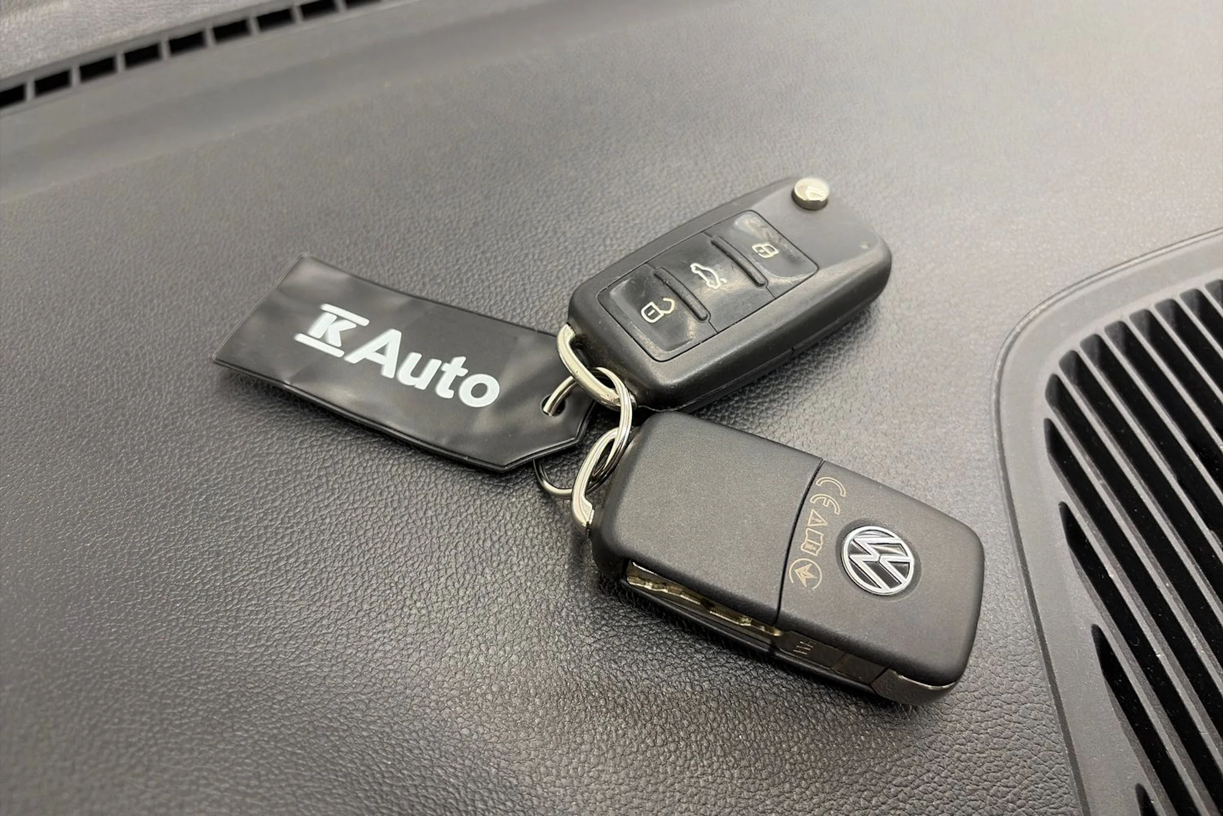 valkoinen Volkswagen up! 2021 kuva 27.