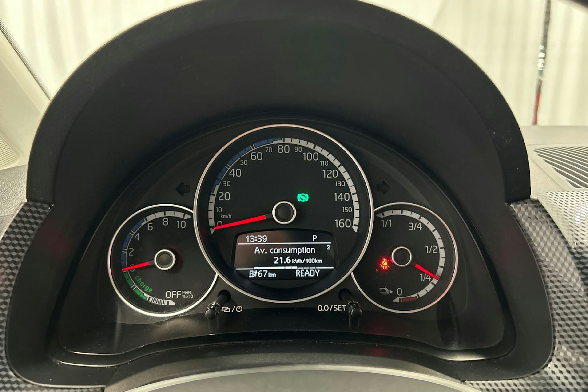 valkoinen Volkswagen up! 2021 kuva 20.