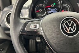 valkoinen Volkswagen up! 2021 kuva 22.