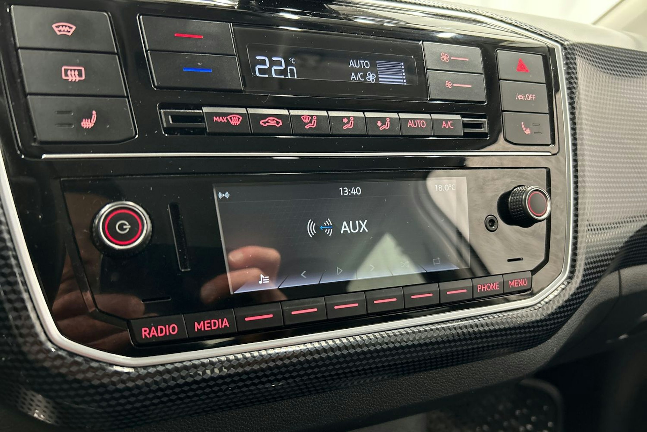valkoinen Volkswagen up! 2021 kuva 24.