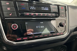 valkoinen Volkswagen up! 2021 kuva 24.