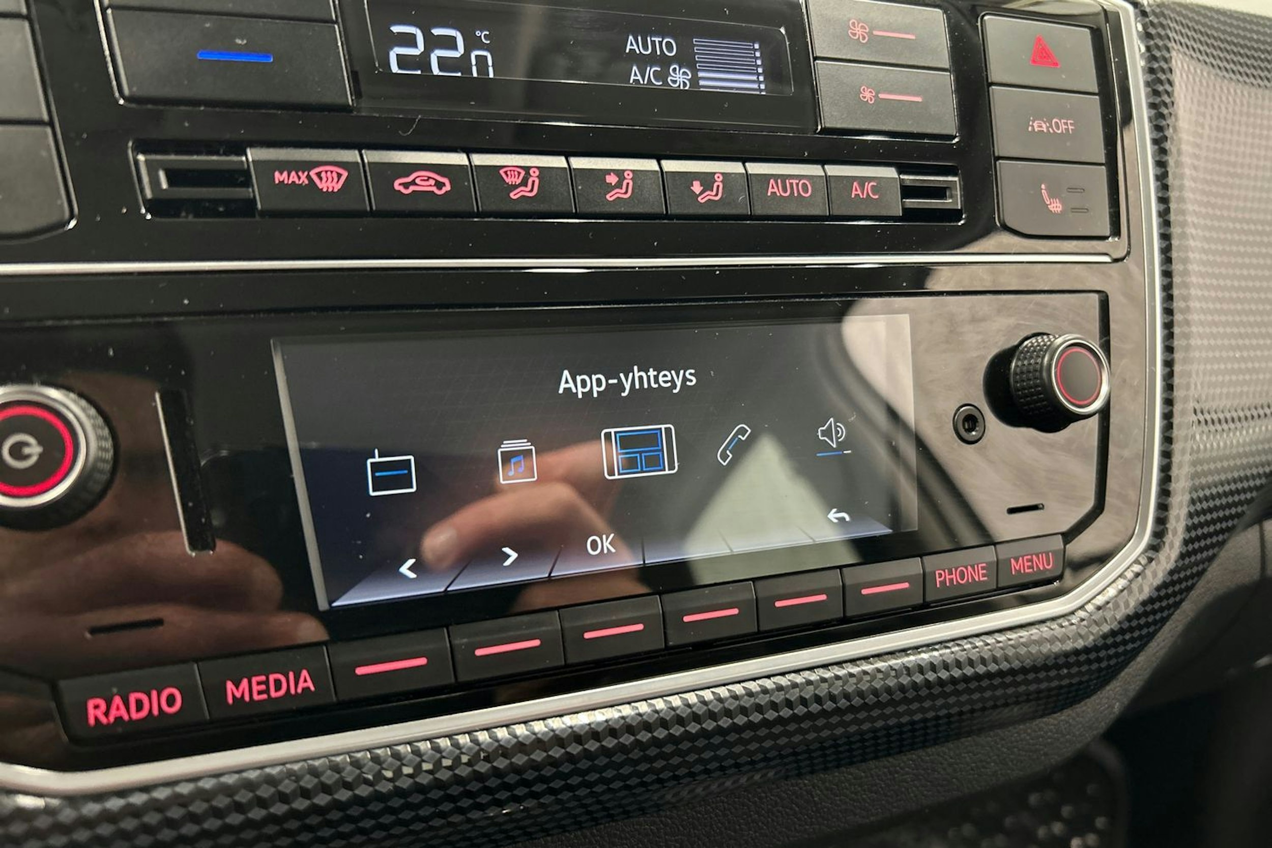 valkoinen Volkswagen up! 2021 kuva 25.
