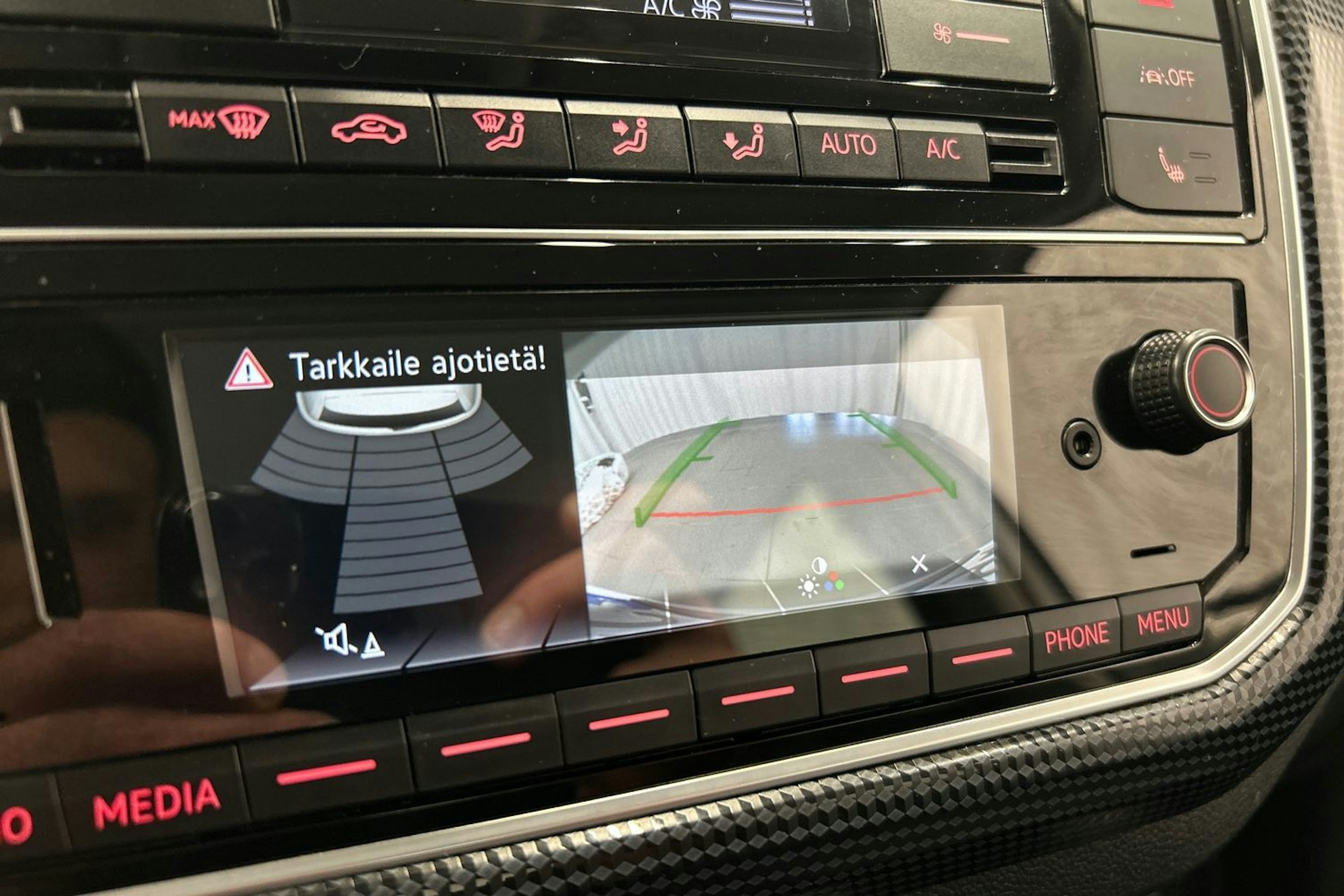 valkoinen Volkswagen up! 2021 kuva 26.