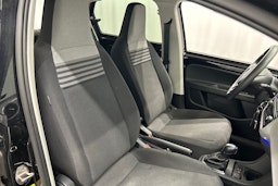 musta Volkswagen up! 2021 kuva 14.