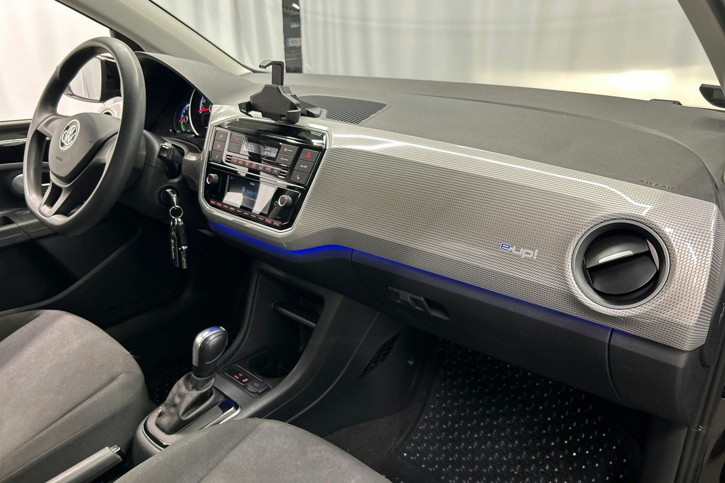 musta Volkswagen up! 2021 kuva 15.
