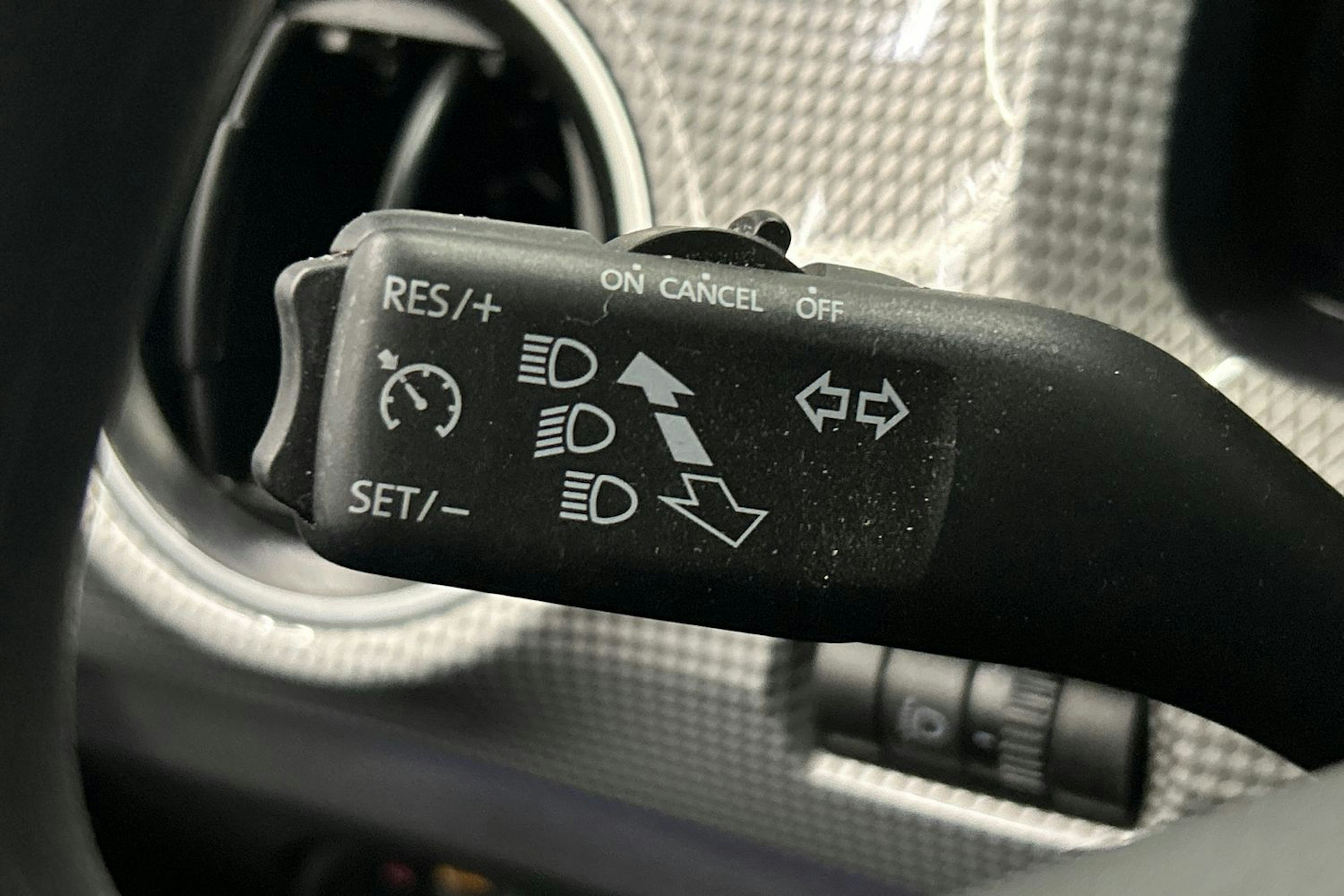 musta Volkswagen up! 2021 kuva 19.