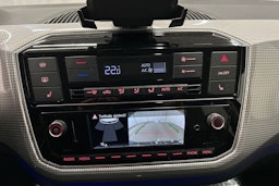 musta Volkswagen up! 2021 kuva 22.