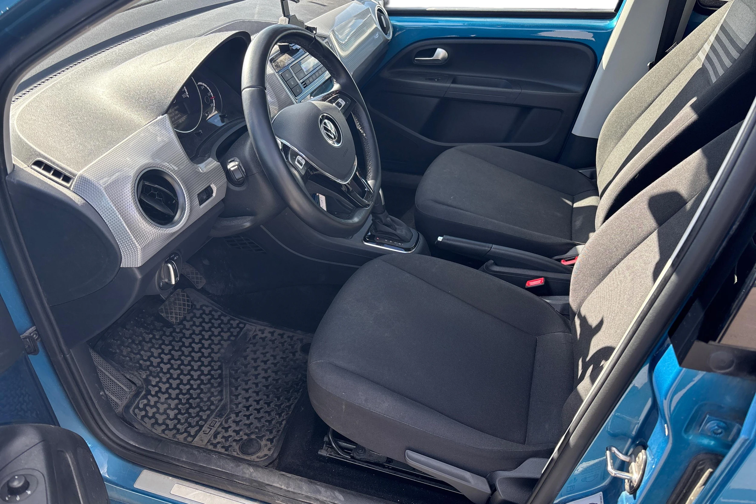 sininen Volkswagen up! 2021 kuva 3.