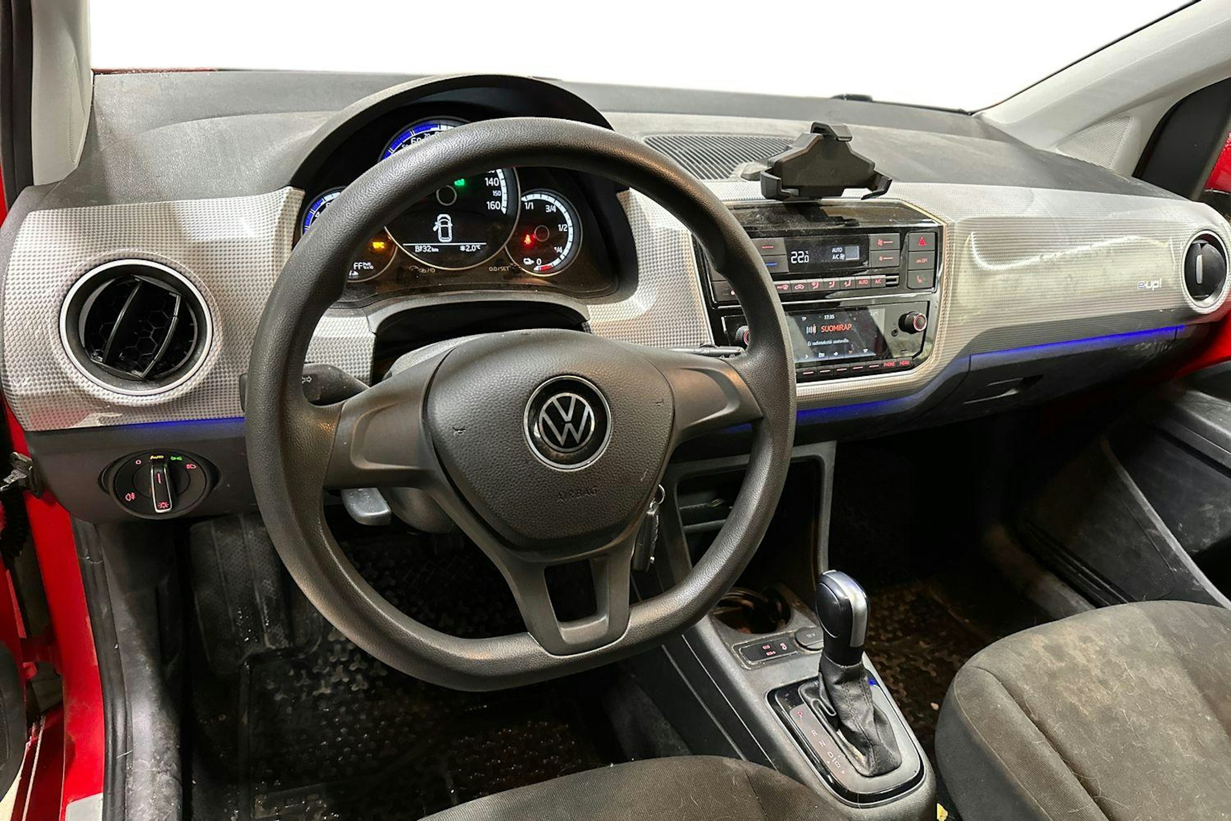 punainen Volkswagen up! 2021 kuva 3.