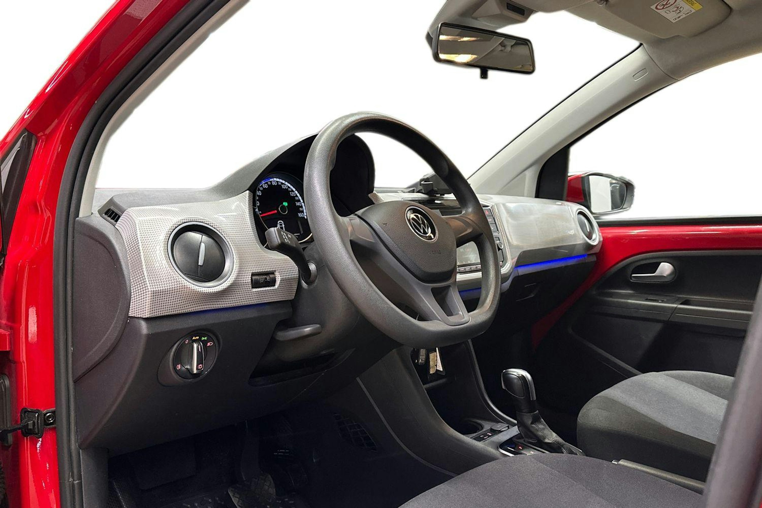 punainen Volkswagen up! 2021 kuva 7.