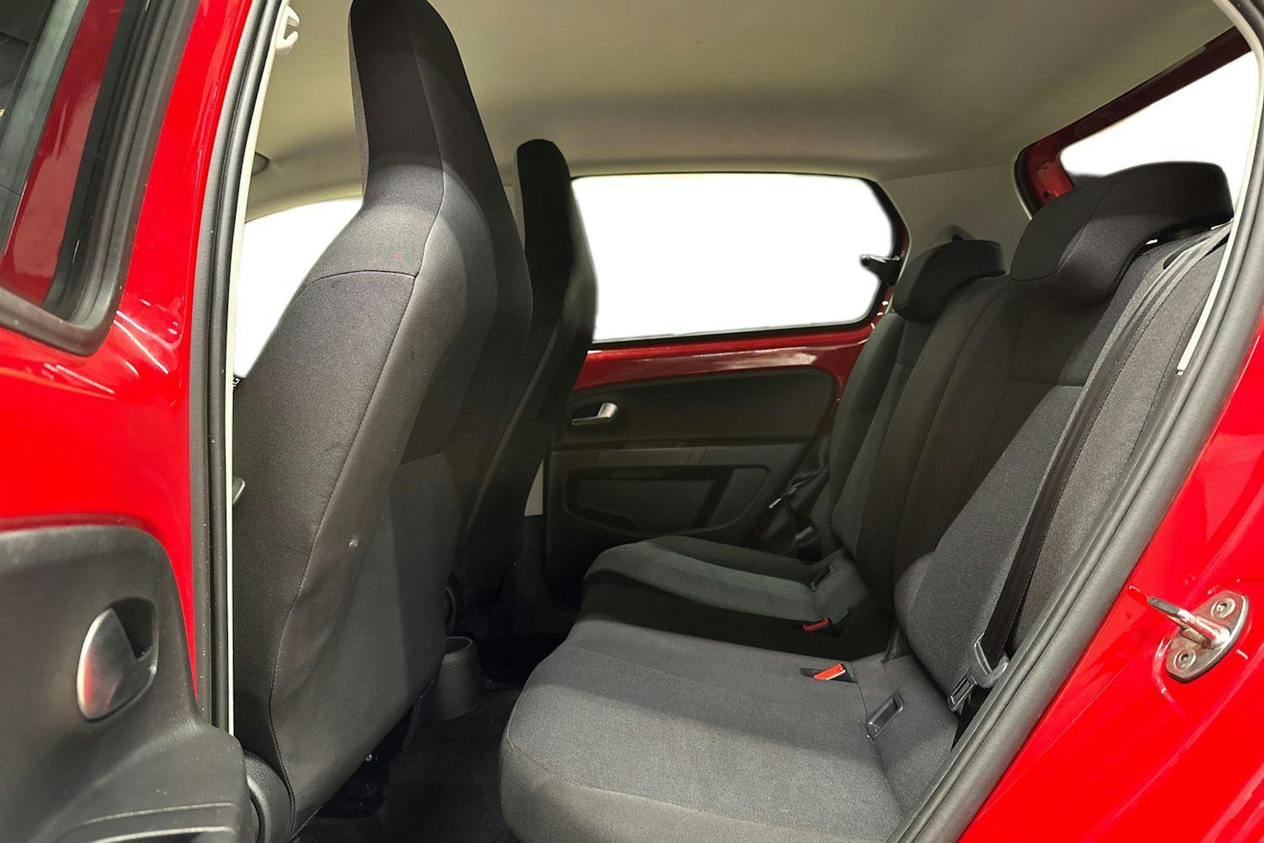 punainen Volkswagen up! 2021 kuva 10.