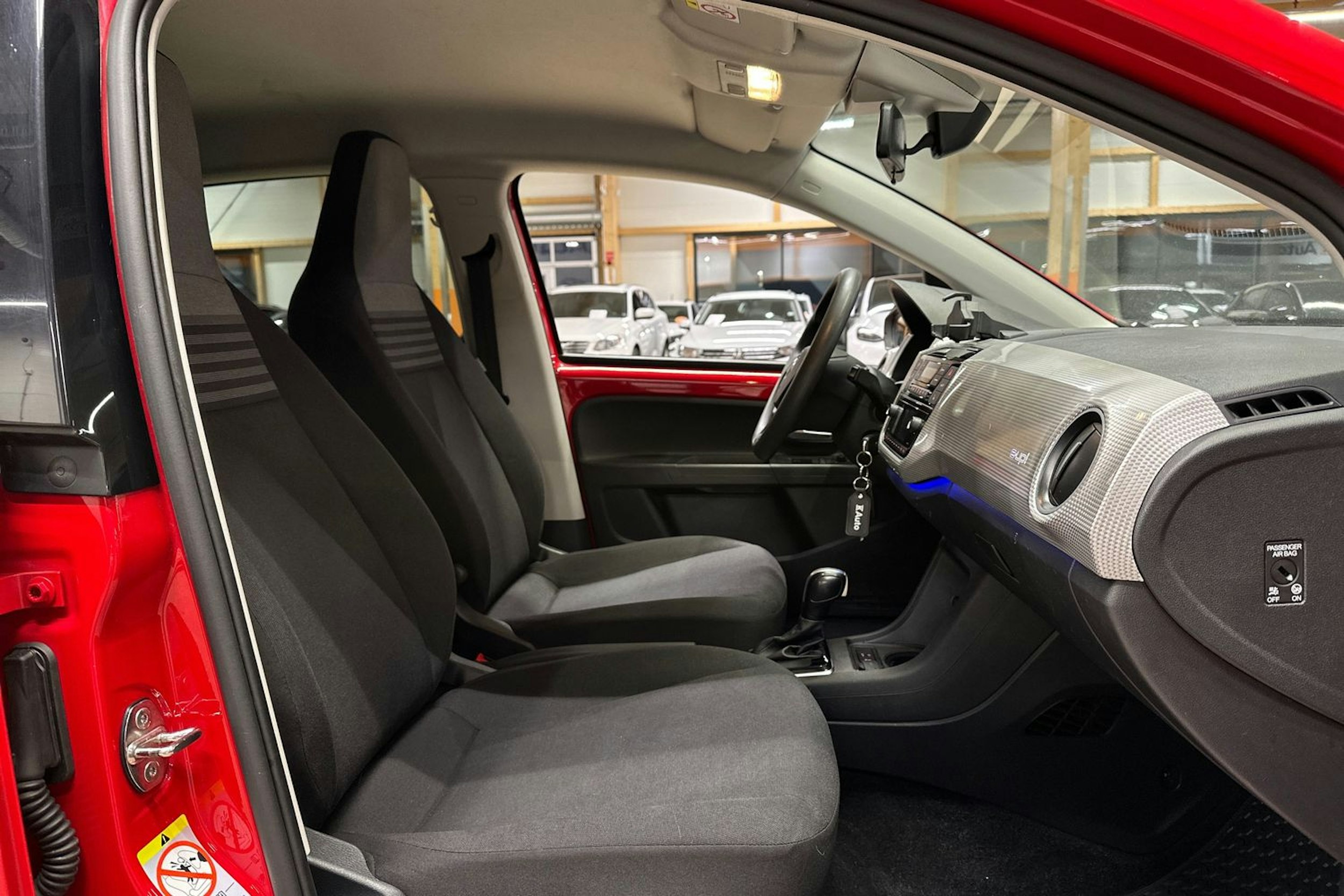 punainen Volkswagen up! 2021 kuva 13.