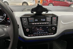 punainen Volkswagen up! 2021 kuva 15.