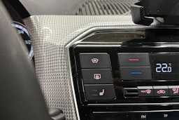 punainen Volkswagen up! 2021 kuva 16.