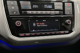 punainen Volkswagen up! 2021 kuva 18.