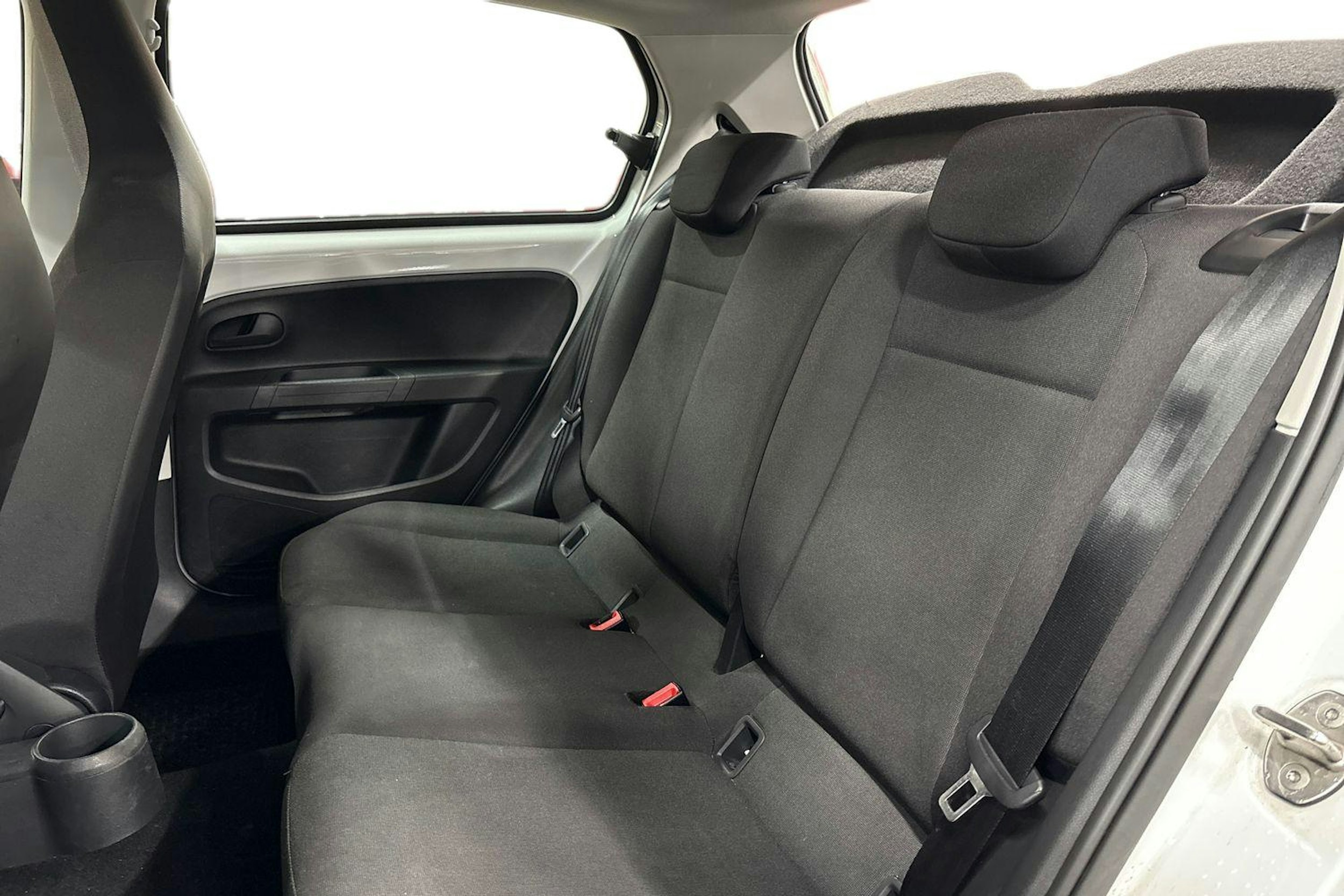 Valkoinen Volkswagen up! 2023 kuva 10.