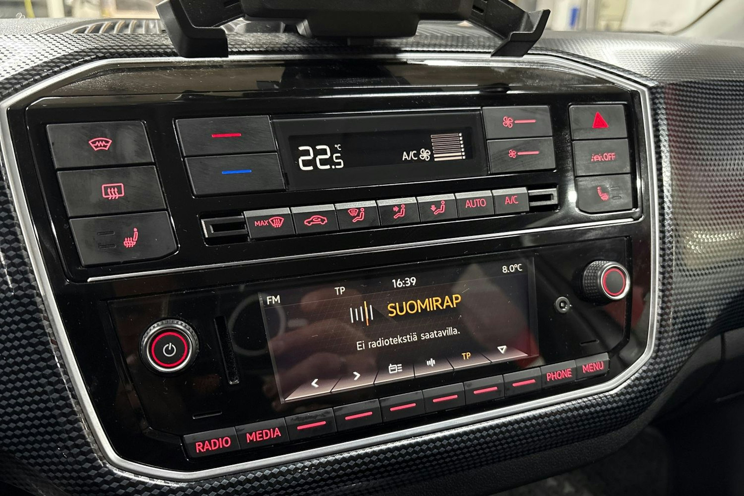 Valkoinen Volkswagen up! 2023 kuva 15.