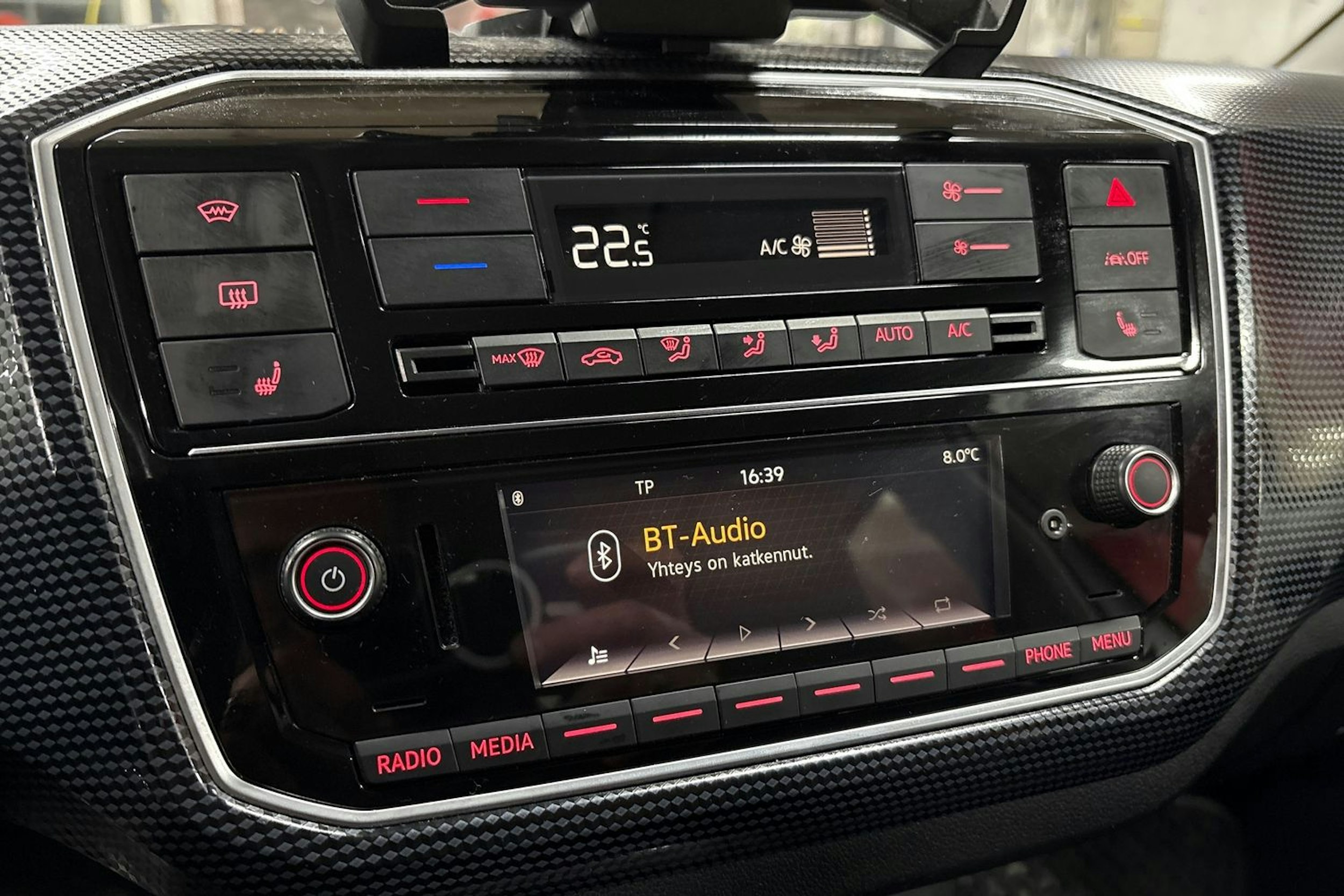 Valkoinen Volkswagen up! 2023 kuva 16.