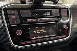 Valkoinen Volkswagen up! 2023 kuva 16.