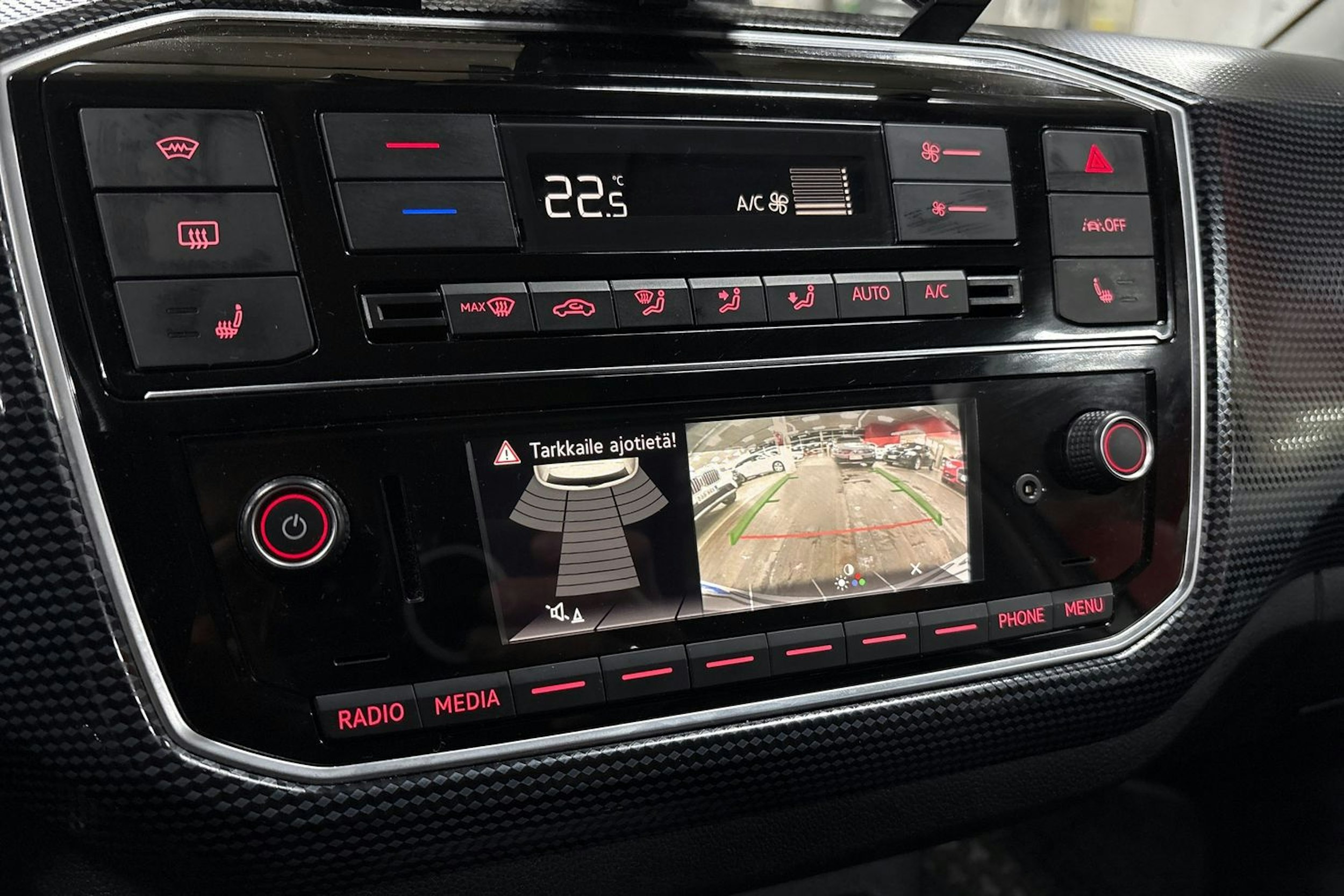 Valkoinen Volkswagen up! 2023 kuva 17.