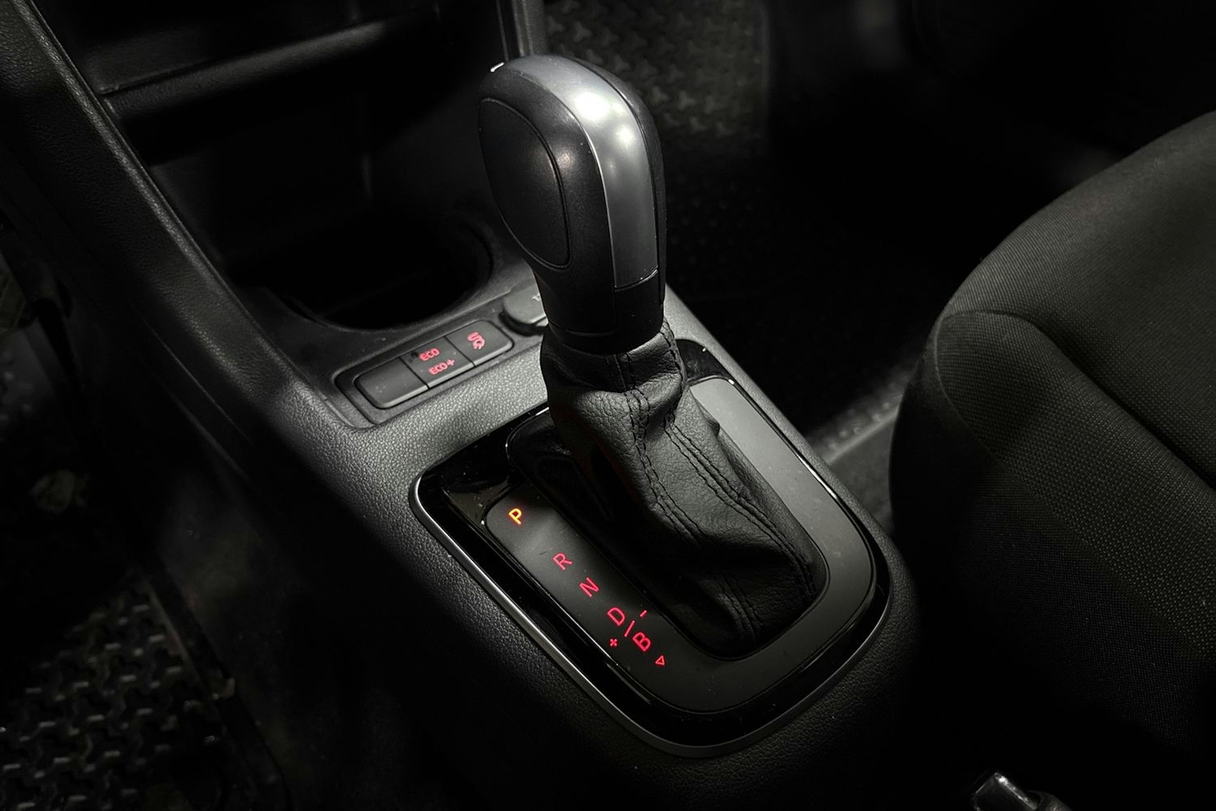 Valkoinen Volkswagen up! 2023 kuva 19.