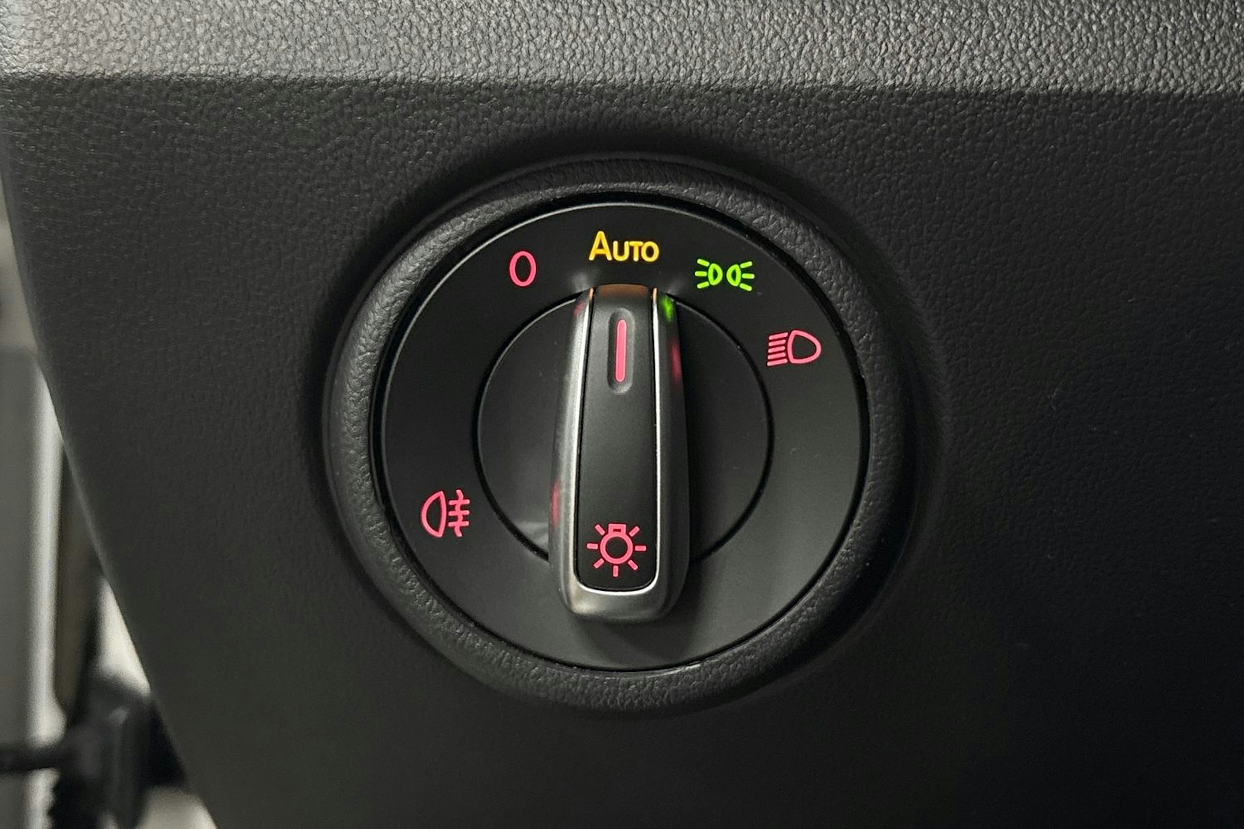 Valkoinen Volkswagen up! 2023 kuva 20.