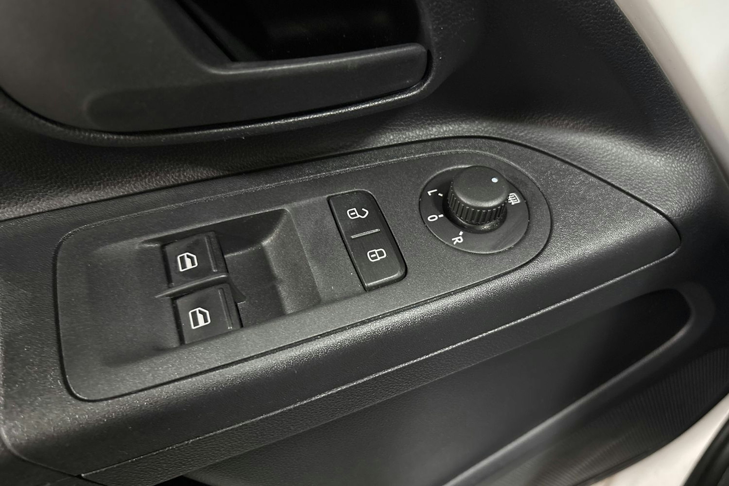 Valkoinen Volkswagen up! 2023 kuva 21.