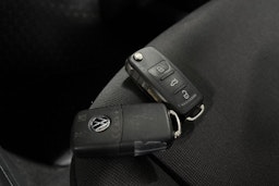 Valkoinen Volkswagen up! 2023 kuva 25.