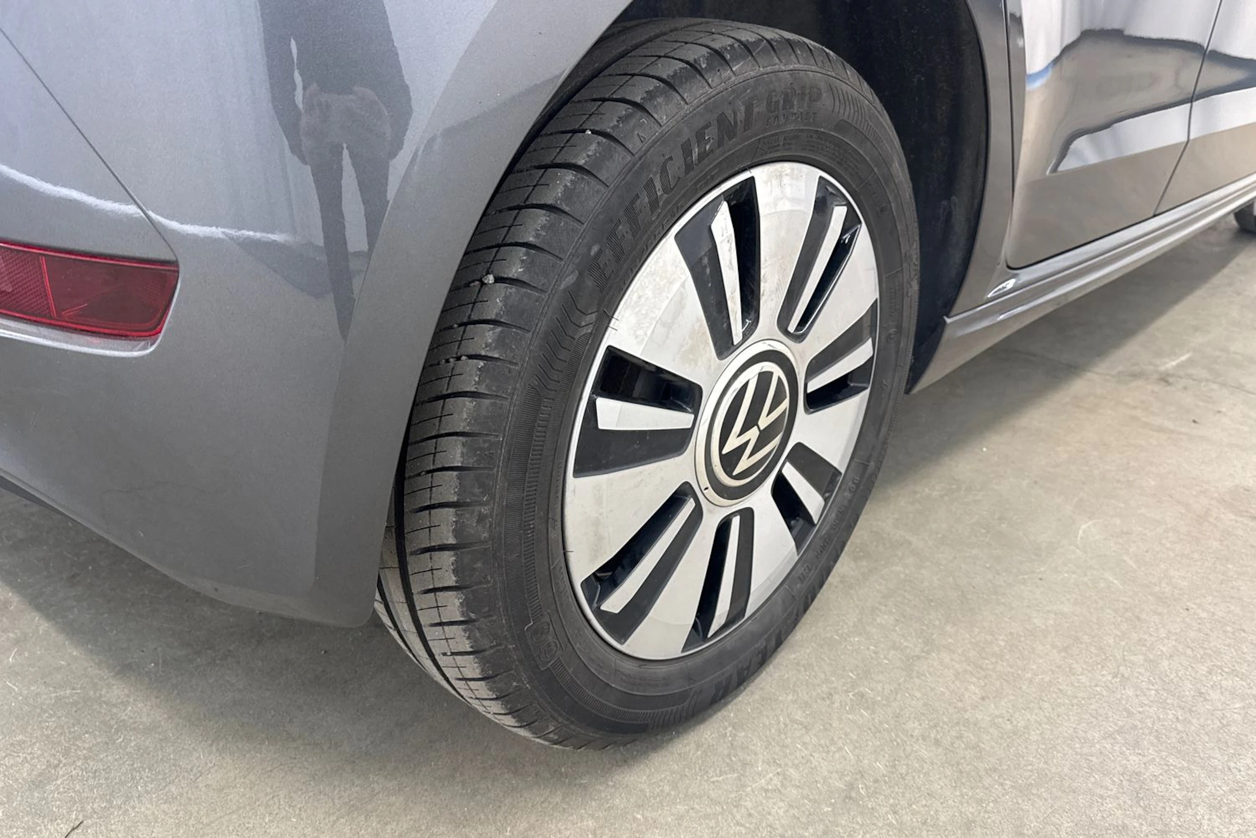 Harmaa Volkswagen up! 2023 kuva 10.