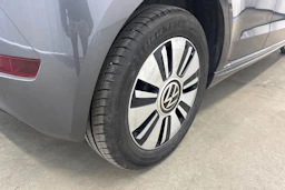 Harmaa Volkswagen up! 2023 kuva 10.
