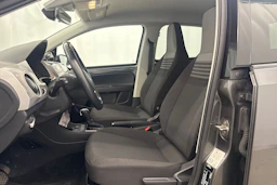 Harmaa Volkswagen up! 2023 kuva 13.