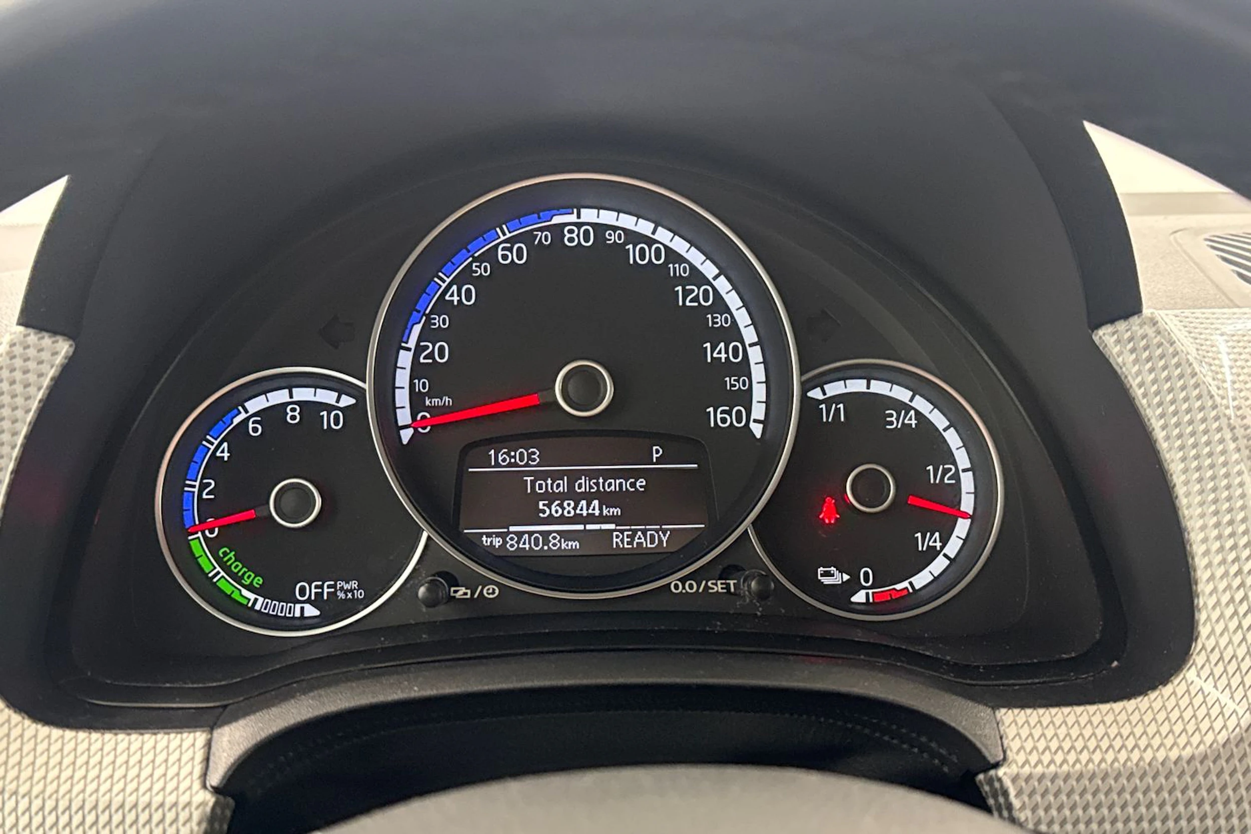 Harmaa Volkswagen up! 2023 kuva 14.