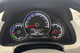 Harmaa Volkswagen up! 2023 kuva 14.