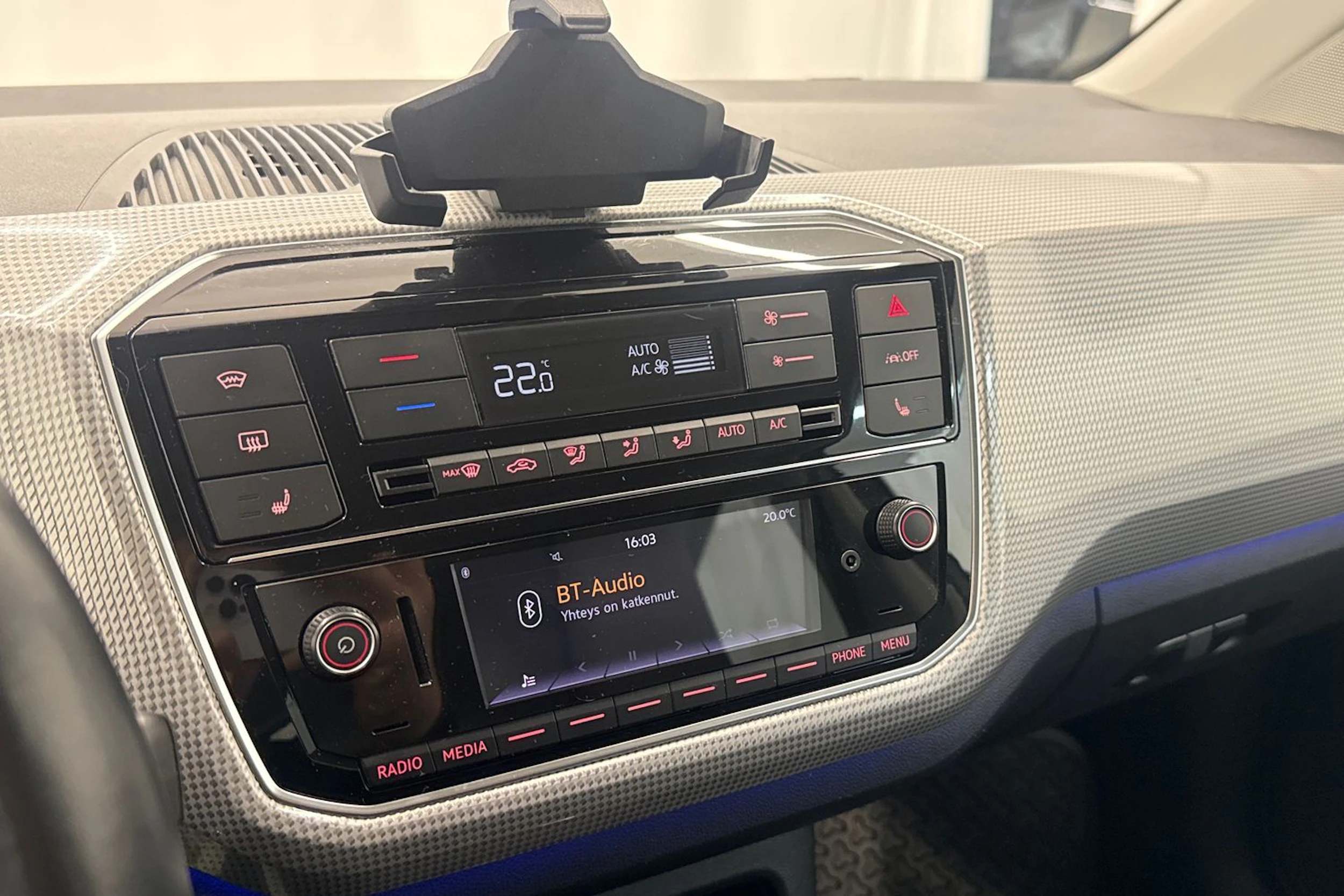 Harmaa Volkswagen up! 2023 kuva 16.