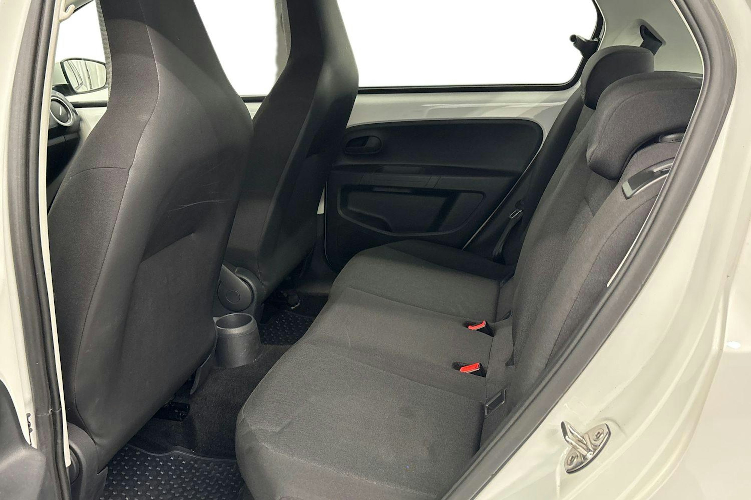 valkoinen Volkswagen up! 2023 kuva 10.
