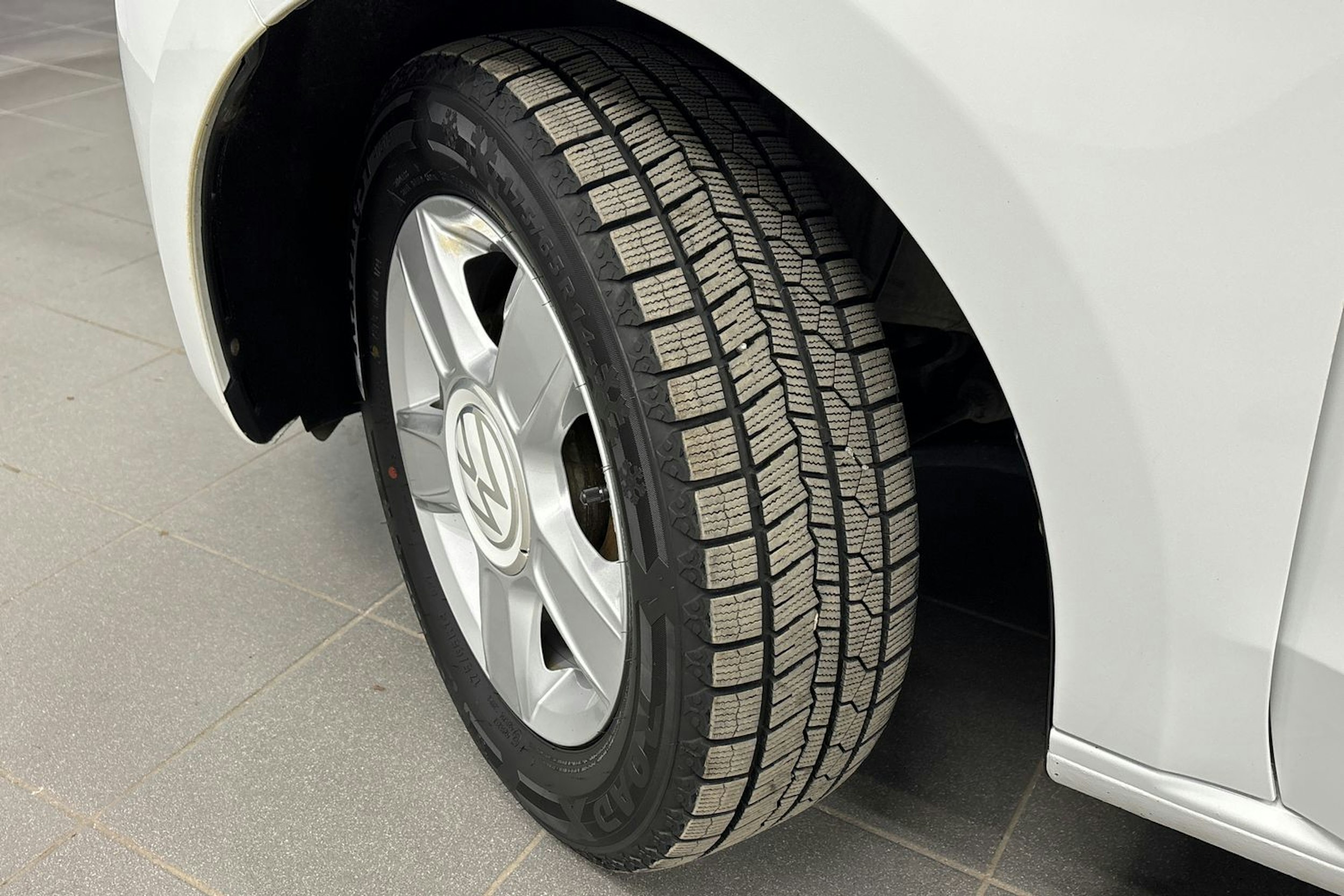 valkoinen Volkswagen up! 2023 kuva 13.