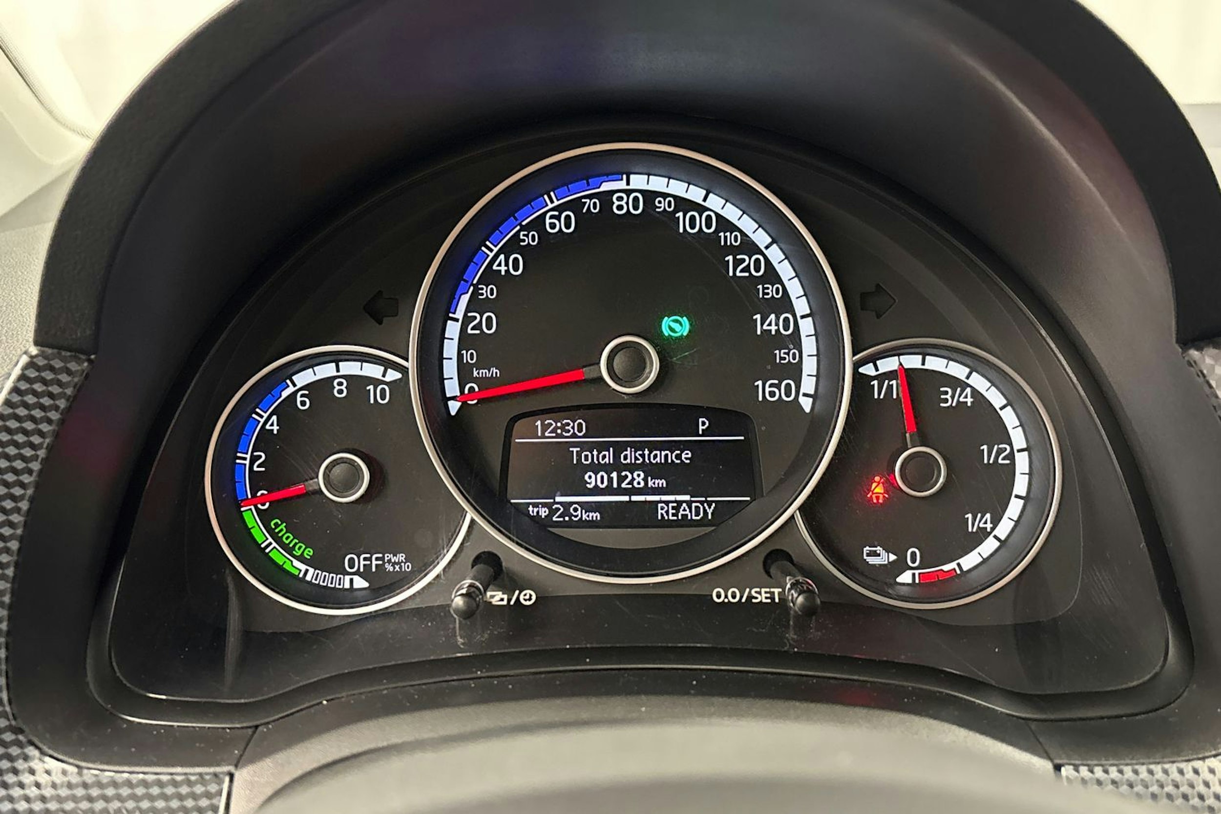 valkoinen Volkswagen up! 2023 kuva 19.