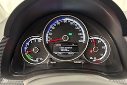 valkoinen Volkswagen up! 2023 kuva 19.