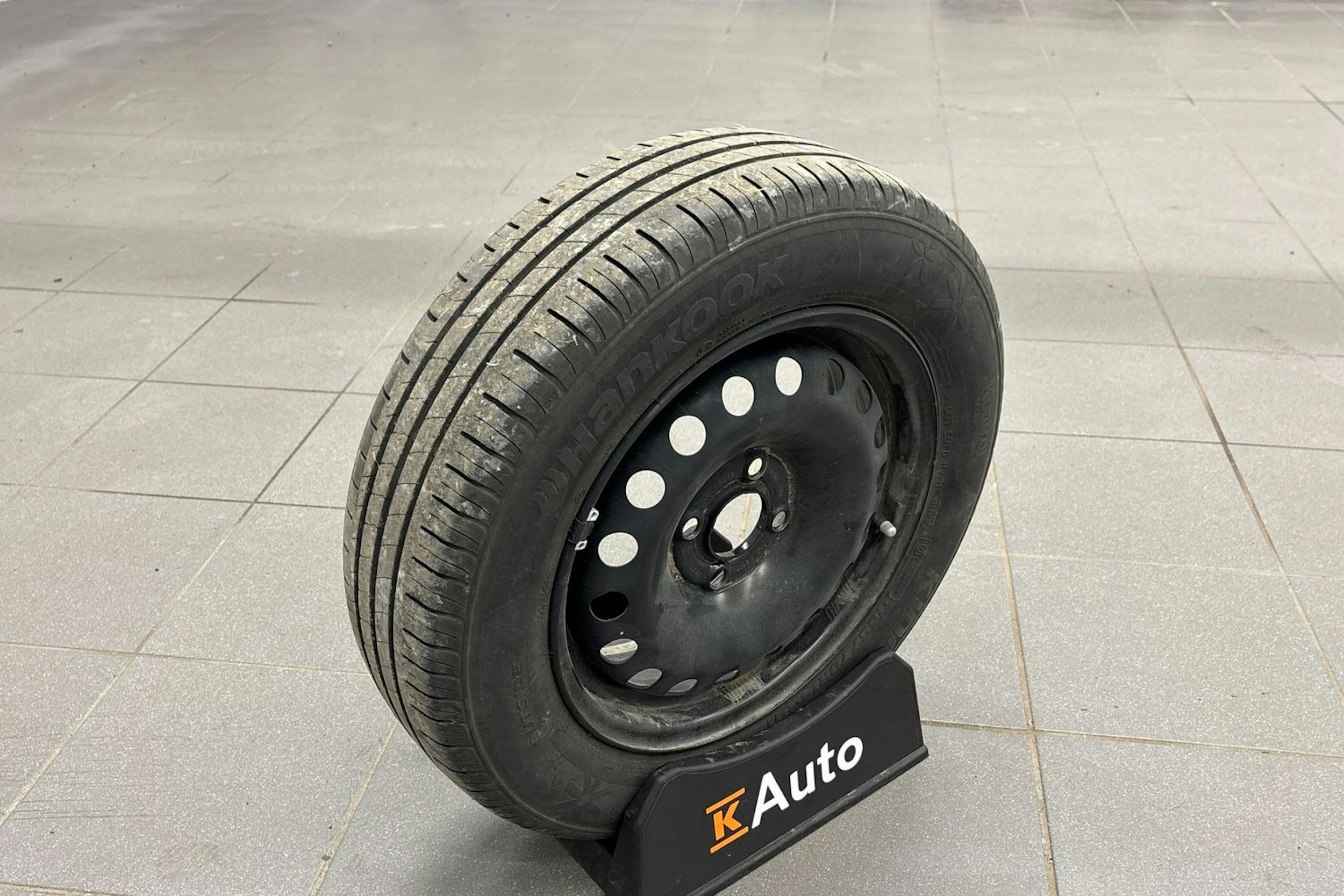 valkoinen Volkswagen up! 2023 kuva 23.