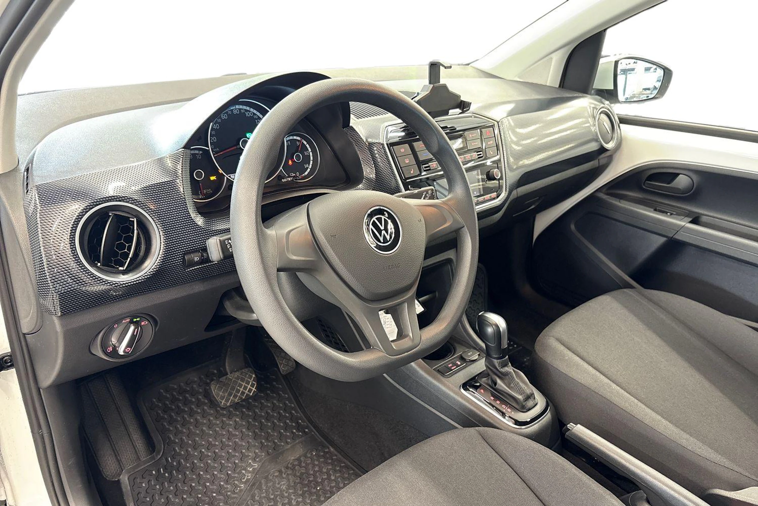 valkoinen Volkswagen up! 2023 kuva 6.