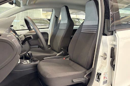 valkoinen Volkswagen up! 2023 kuva 11.